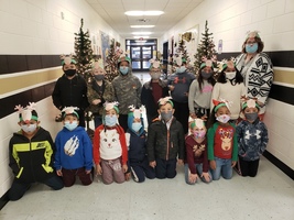 Elementary teachers keep Christmas spirited